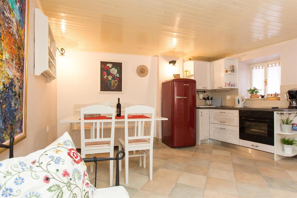 Holiday Home Smokovec Vrbnik Exterior photo