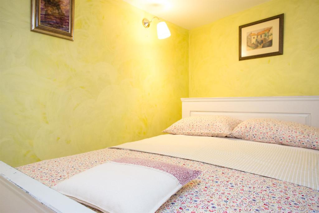 Holiday Home Smokovec Vrbnik Exterior photo
