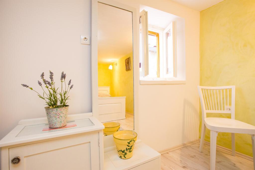 Holiday Home Smokovec Vrbnik Exterior photo